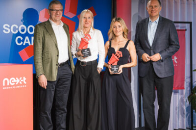Das Bild zeigt die zwei Gewinnerinnen des scoop Awards.