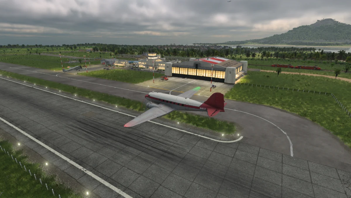 Ein Flugzeug landet auf einem Flughafen etwas abseits der Stadt.
